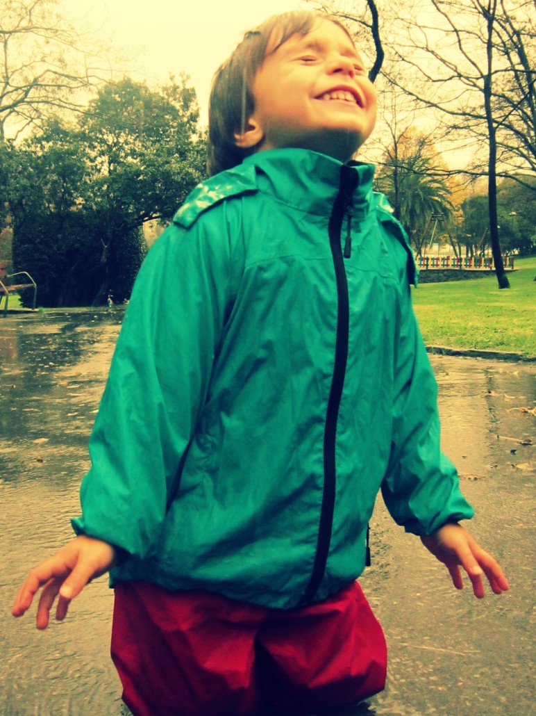 jugar afuera cuando llueve