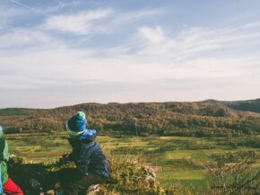 Hace frío, ¡pero yo me río! – Invierno en las escuelas bosque