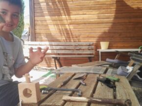 Mini guía para iniciarse en el uso de cuchillos y herramientas reales con niñas y niños