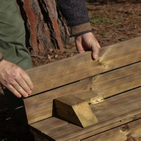 arenero de madera con cubierta plegable tectum