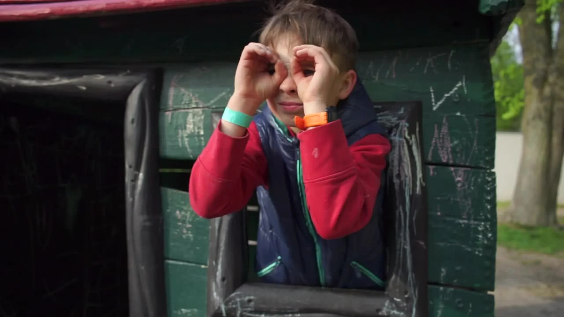 En este momento estás viendo Breve guía para escoger prismáticos infantiles (de 4 a 12 años)